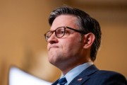 三口齐进特朗普税改案参议院过关有望 共和党议员无人声援马斯克