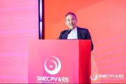 三口齐进王石再谈万科：正在调整往前走，但绿色低碳方面是走在前面的