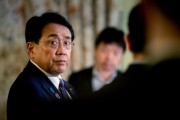 三口齐进日本贸易谈判代表赤泽亮正据悉本周考虑返回华盛顿继续谈判